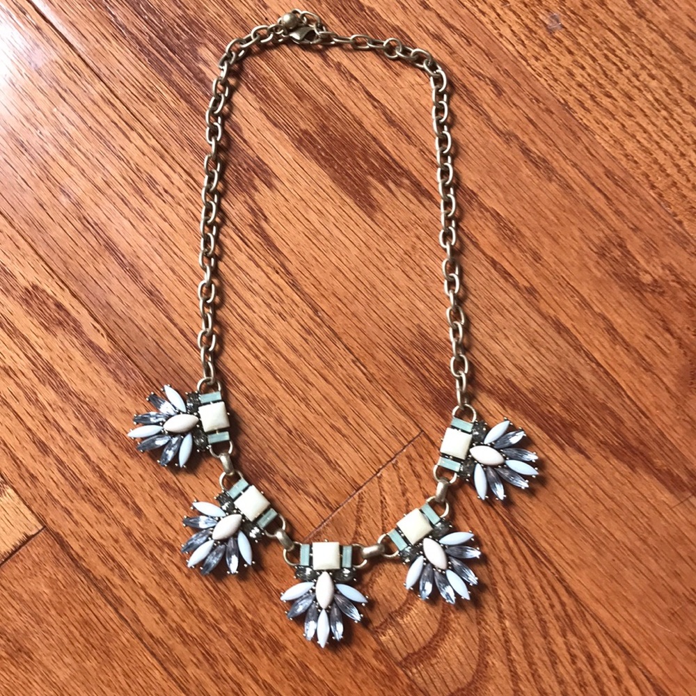 NEW elegant, flower necklace!